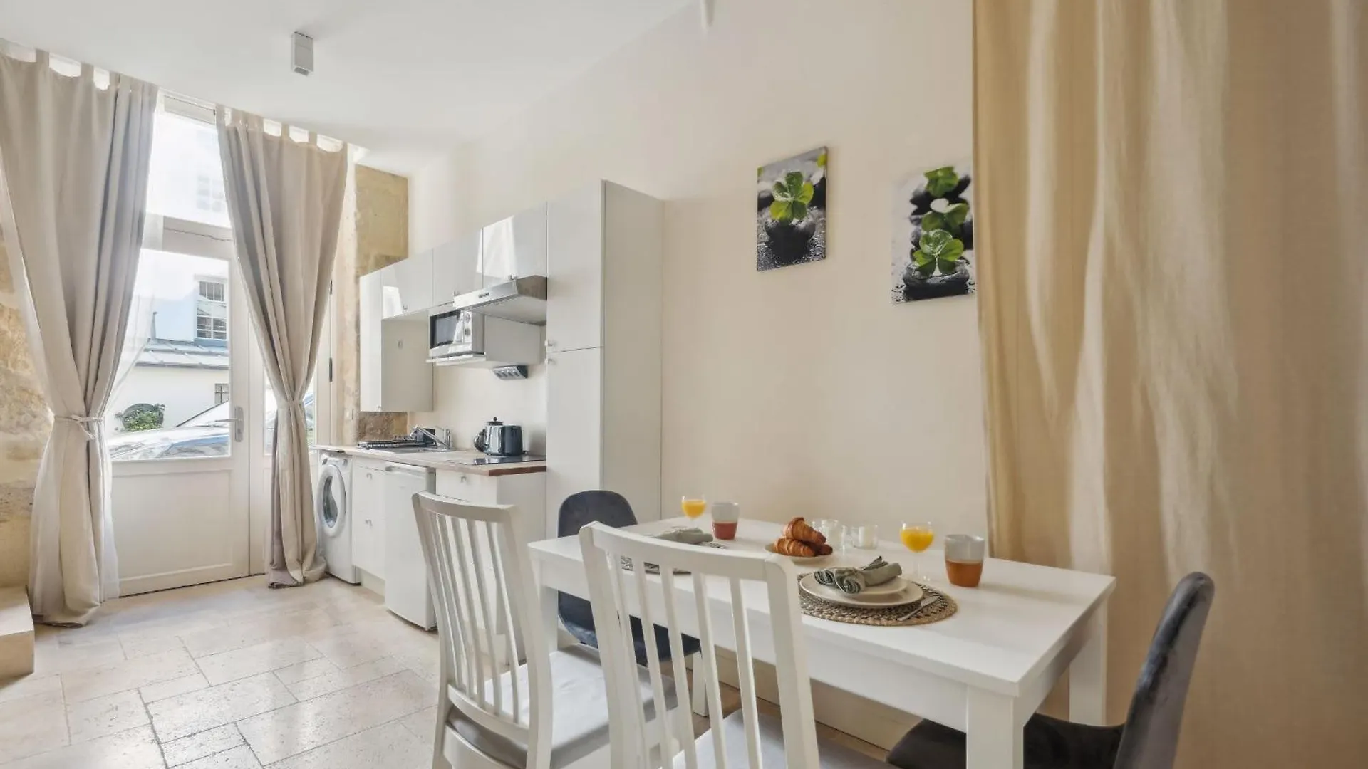 Ile St Louis - Cityapartmentstay Paris
